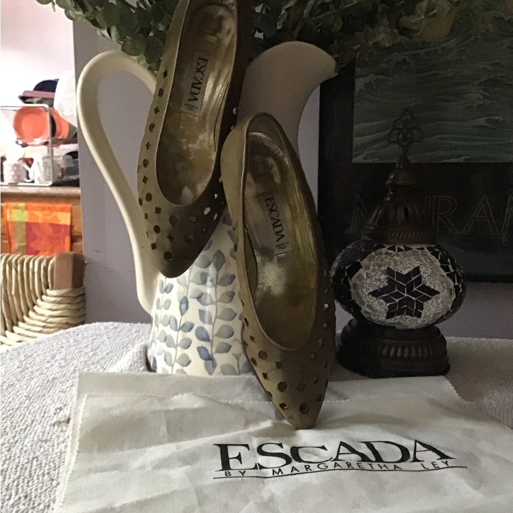 ESCDA low heal DRESS SHOE